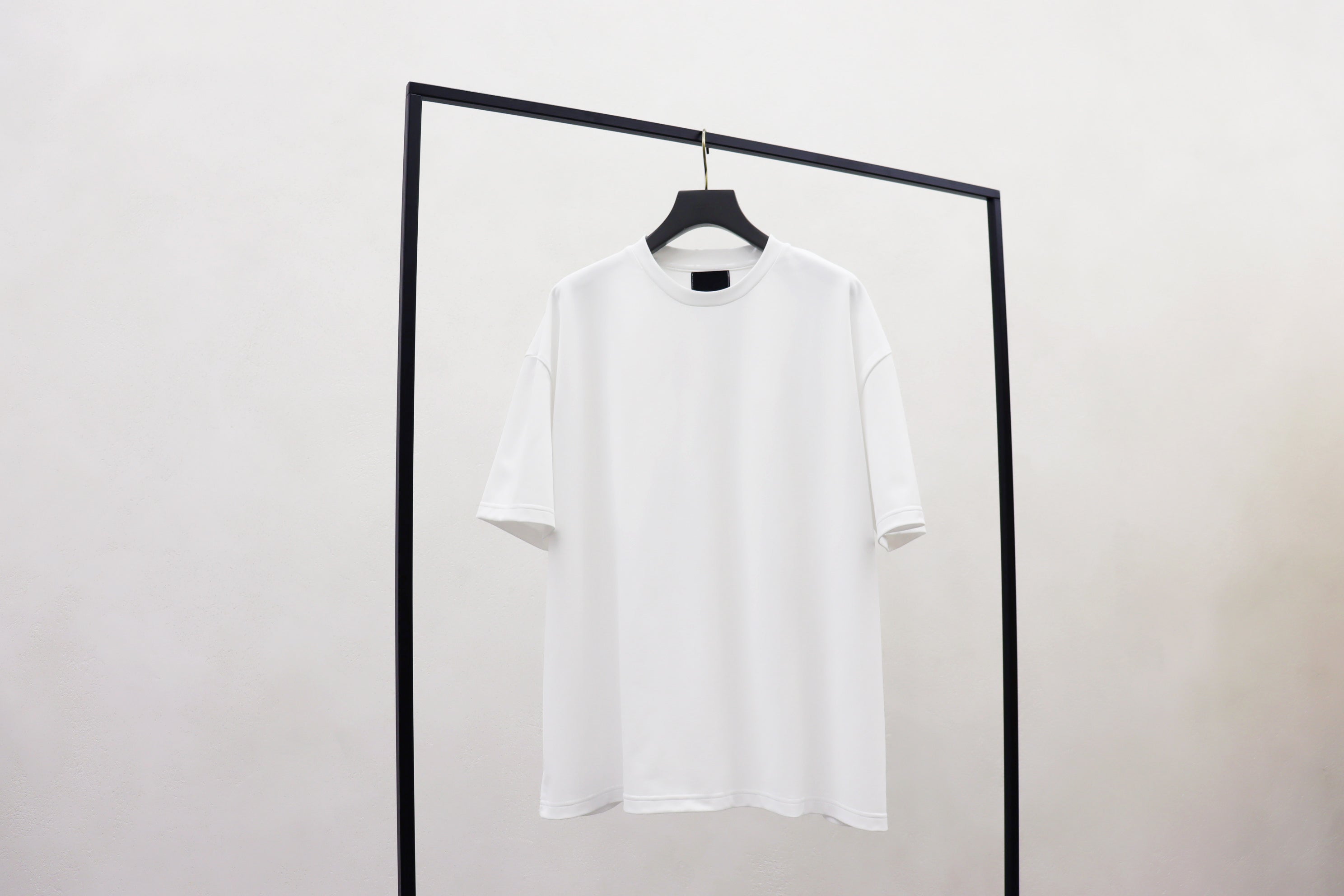「MOON-TECH® OVERSIZE TEE」商品現物の展示について
