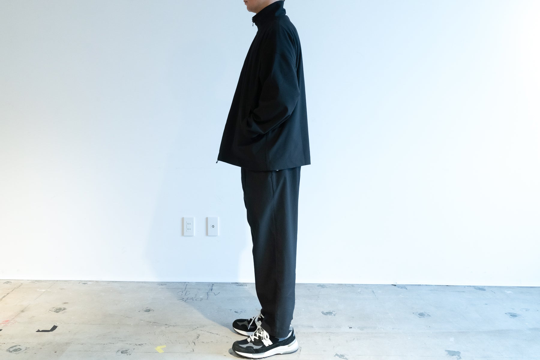 Minimalist Zip Jacket / Black